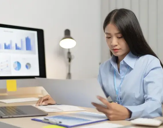 Cash Flow Control: CoCountant Manages Scaling Costs and Tracks Subscription Metrics for Precise Cash Flow Forecasting