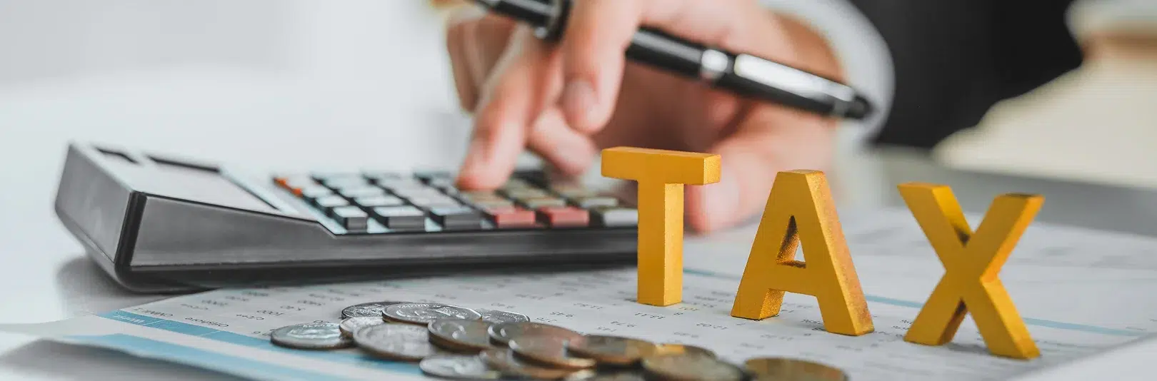 How can online accounting services help businesses stay compliant with tax laws and regulations?