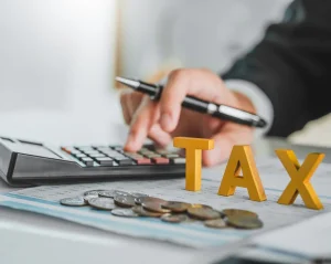 How can online accounting services help businesses stay compliant with tax laws and regulations