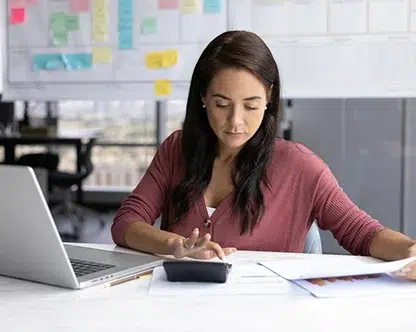 How do business bookkeeping services help with cash flow and budgeting