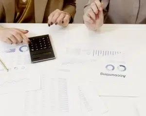 How do small business bookkeeping services integrate with accounting and payroll systems